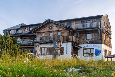 Das Gebäude in dem sich das Ferienhaus befindet
