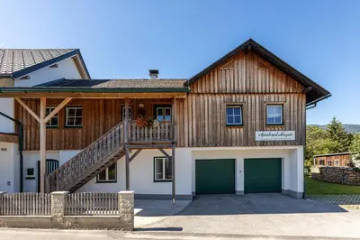 Das Gebäude in dem sich die Ferienwohnung befindet