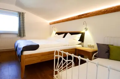 Ein Bett oder Betten in einem Zimmer der Unterkunft Schörghof