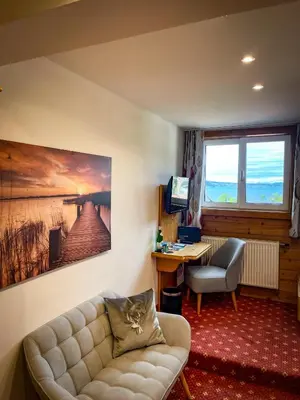 Ein Sitzbereich in der Unterkunft Gasthof-Hotel Bramosen