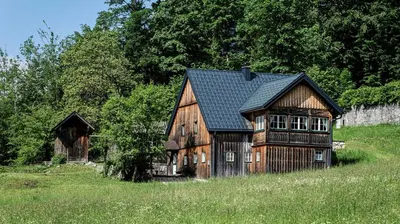 Das Gebäude in dem sich das Ferienhaus befindet