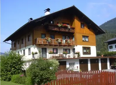 Ein allgemeiner Bergblick oder ein Berglick von der Pension aus