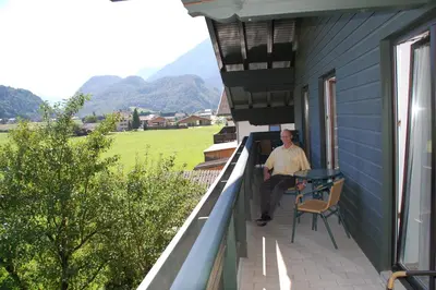 Ein allgemeiner Bergblick oder ein Berglick von der Pension aus