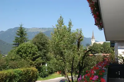 Ein allgemeiner Bergblick oder ein Berglick von der Pension aus
