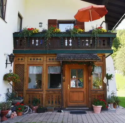 Das Gebäude in dem sich die Pension befindet