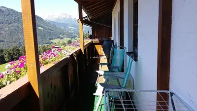 Ein allgemeiner Bergblick oder ein Berglick von der Ferienwohnung aus