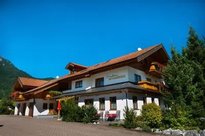 Das Gebäude in dem sich die Pension befindet