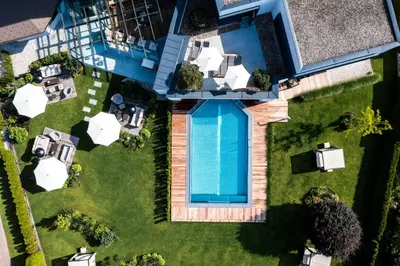 Der Swimmingpool an oder in der Nähe von Superior Hotel Alpenhof