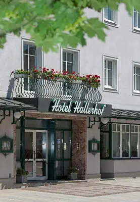Eine Fassade oder ein Eingang zu Hotel Hallerhof