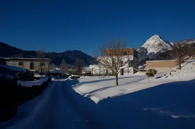Ein allgemeiner Bergblick oder ein Berglick von der Ferienwohnung aus