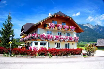 Ein allgemeiner Bergblick oder ein Berglick von der Pension aus