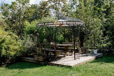 Ein Garten an der Unterkunft Gasthof Zinkenbachmühle