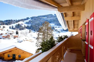 Ein allgemeiner Bergblick oder ein Berglick von der Pension aus