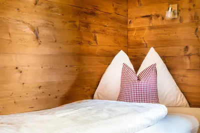 Ein Bett oder Betten in einem Zimmer der Unterkunft Zauchtaler Hof