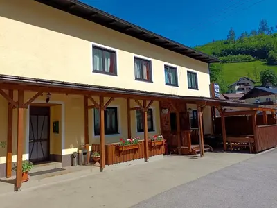 Das Gebäude in dem sich die Pension befindet