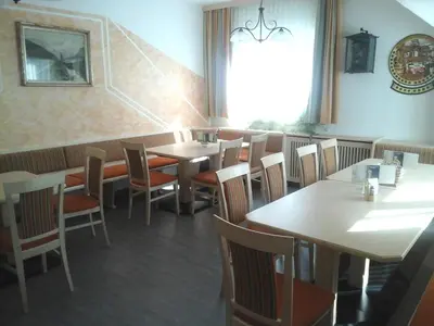 Ein Restaurant oder anderes Speiselokal in der Unterkunft Gasthof Roitner