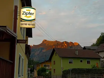Ein allgemeiner Bergblick oder ein Berglick von der Pension aus
