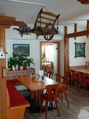 Ein Restaurant oder anderes Speiselokal in der Unterkunft Gasthof Roitner