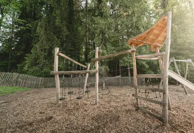 Ein Kinderspielbereich in der Unterkunft Langwies Genussherberge