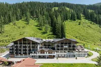 Ein allgemeiner Bergblick oder ein Berglick von des Hotels aus
