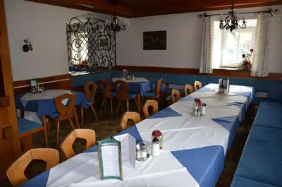 Ein Restaurant oder anderes Speiselokal in der Unterkunft Hotel-Restaurant Kirchenwirt Aigen