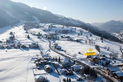 Ein allgemeiner Bergblick oder ein Berglick von des Hotels aus