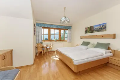 Ein Bett oder Betten in einem Zimmer der Unterkunft Landhaus Birgbichler - Apartments in Ramsau am Dachstein - inklusive Sommercard!