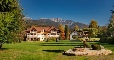Ein allgemeiner Bergblick oder ein Berglick von des Hotels aus
