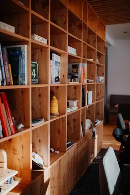 Die Bibliothek im Hotel