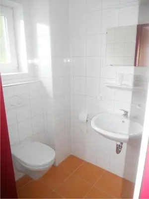 Ein Badezimmer in der Unterkunft Haus Annemarie