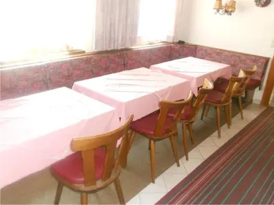 Ein Restaurant oder anderes Speiselokal in der Unterkunft Haus Annemarie