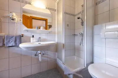 Ein Badezimmer in der Unterkunft ApartHotel Holzerhof