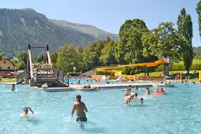 Der Swimmingpool an oder in der Nähe von Ferienwohnung und Zimmer Kassar Bikertipp