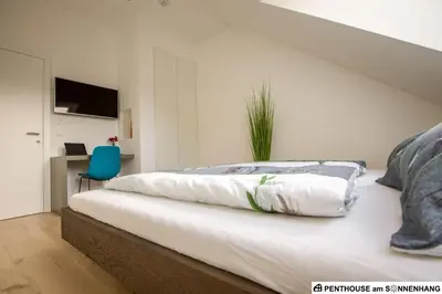 Ein Bett oder Betten in einem Zimmer der Unterkunft Penthouse am Sonnenhang mit exklusiver Ausstattung