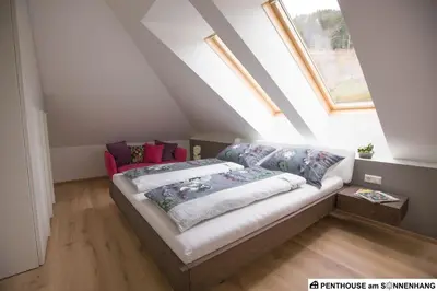 Ein Bett oder Betten in einem Zimmer der Unterkunft Penthouse am Sonnenhang mit exklusiver Ausstattung