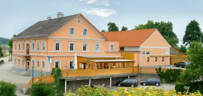 Das Gebäude in dem sich das Gasthaus befindet