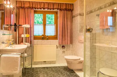 Ein Badezimmer in der Unterkunft Am Ferienbauernhof Schmiedbauer com Salzkammergut