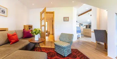 Ein Sitzbereich in der Unterkunft Ferienwohnung Neuper