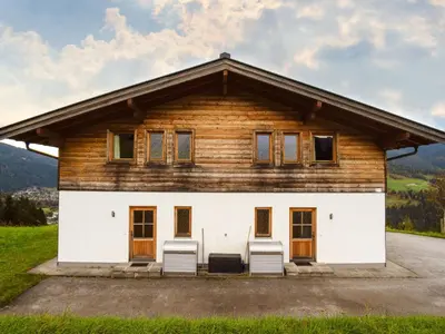 Das Gebäude in dem sich das Ferienhaus befindet