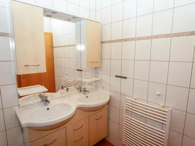 Ein Badezimmer in der Unterkunft Holiday Home Auer-1 by Interhome