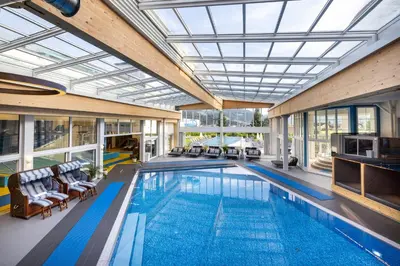 Der Swimmingpool an oder in der Nähe von Schlosshotel Lacknerhof