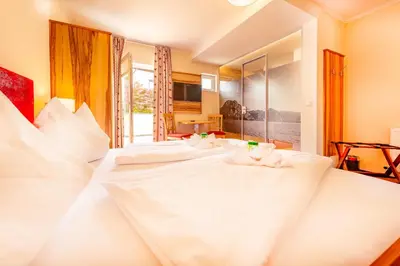 Ein Bett oder Betten in einem Zimmer der Unterkunft Panorama Hotel Traunstein