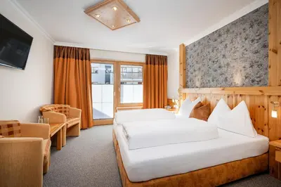 Ein Bett oder Betten in einem Zimmer der Unterkunft Hotel Garni Haus Tyrol