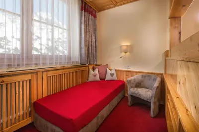 Ein Bett oder Betten in einem Zimmer der Unterkunft Hotel Garni Haus Tyrol