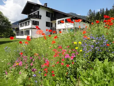 Ein Garten an der Unterkunft Ferienwohnung Fuchs