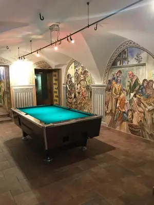 Ein Billardtisch in der Unterkunft Gasthof zum Gamsjäger