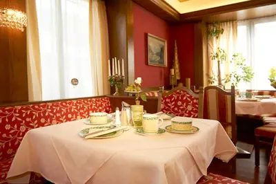 Ein Restaurant oder anderes Speiselokal in der Unterkunft Pension Ebnerwirt