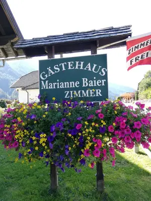 Ein Garten an der Unterkunft Gästehaus Marianne Baier