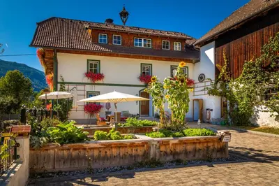 Ein Garten an der Unterkunft Dorfergut
