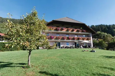 Ein Garten an der Unterkunft Appartement Haus Moser